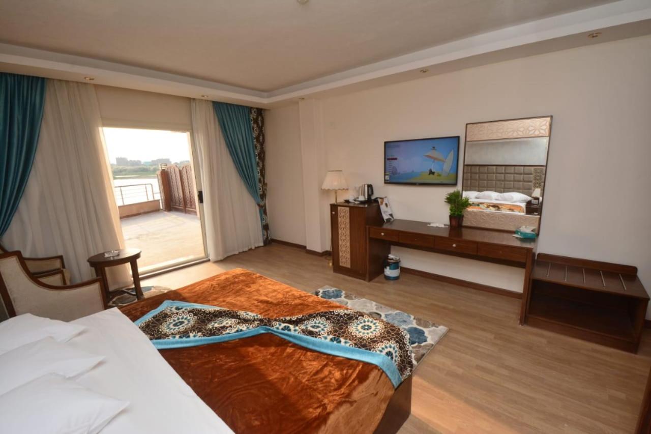 Nile Transport Hotel Cairo Exterior photo